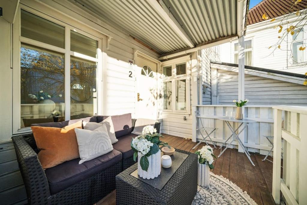 Central With Balcony, Self-check In & Private Entrance Lägenhet