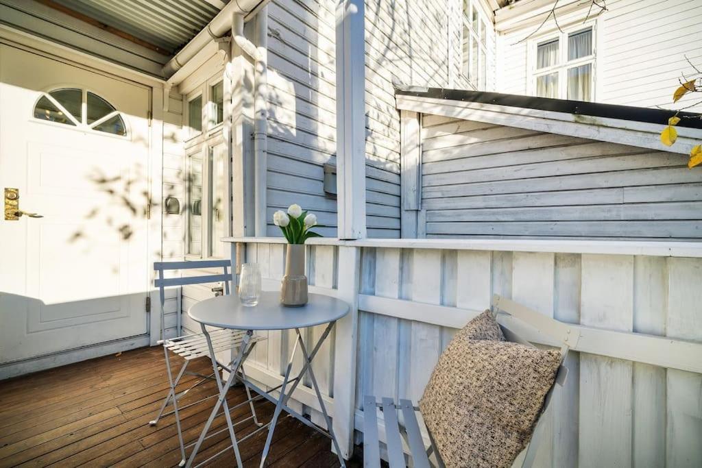 Central With Balcony, Self-check In & Private Entrance *