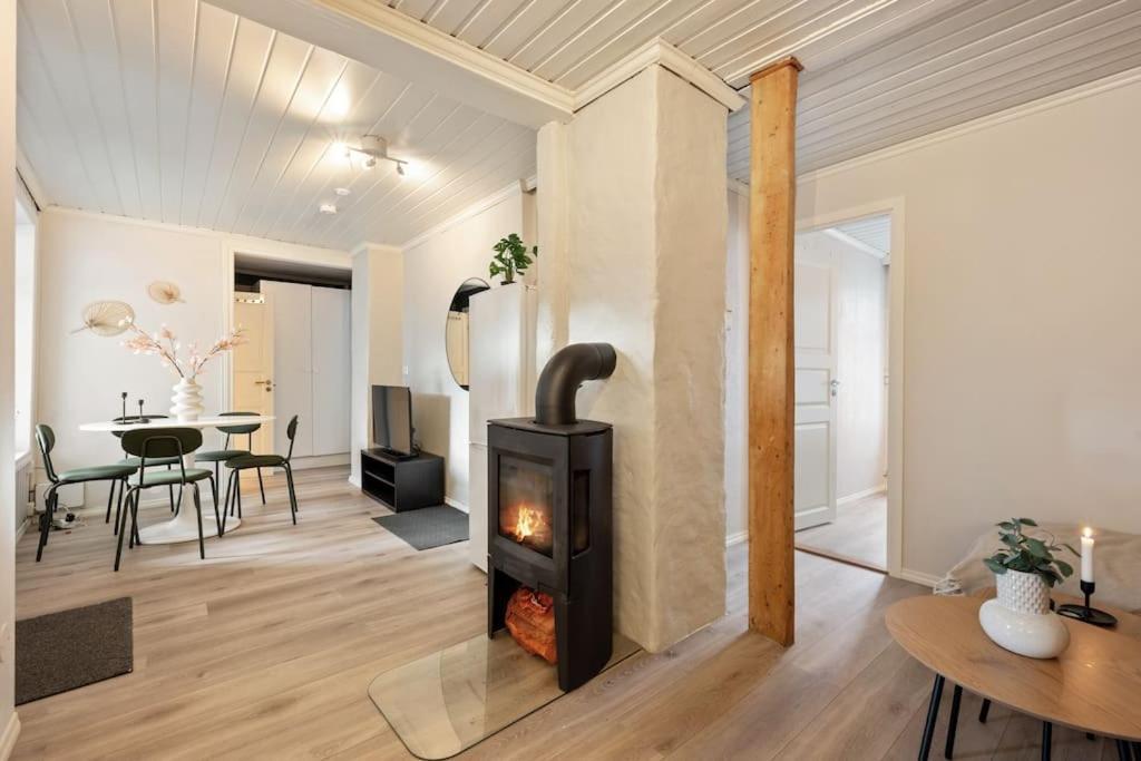 Central With Balcony, Self-check In & Private Entrance *