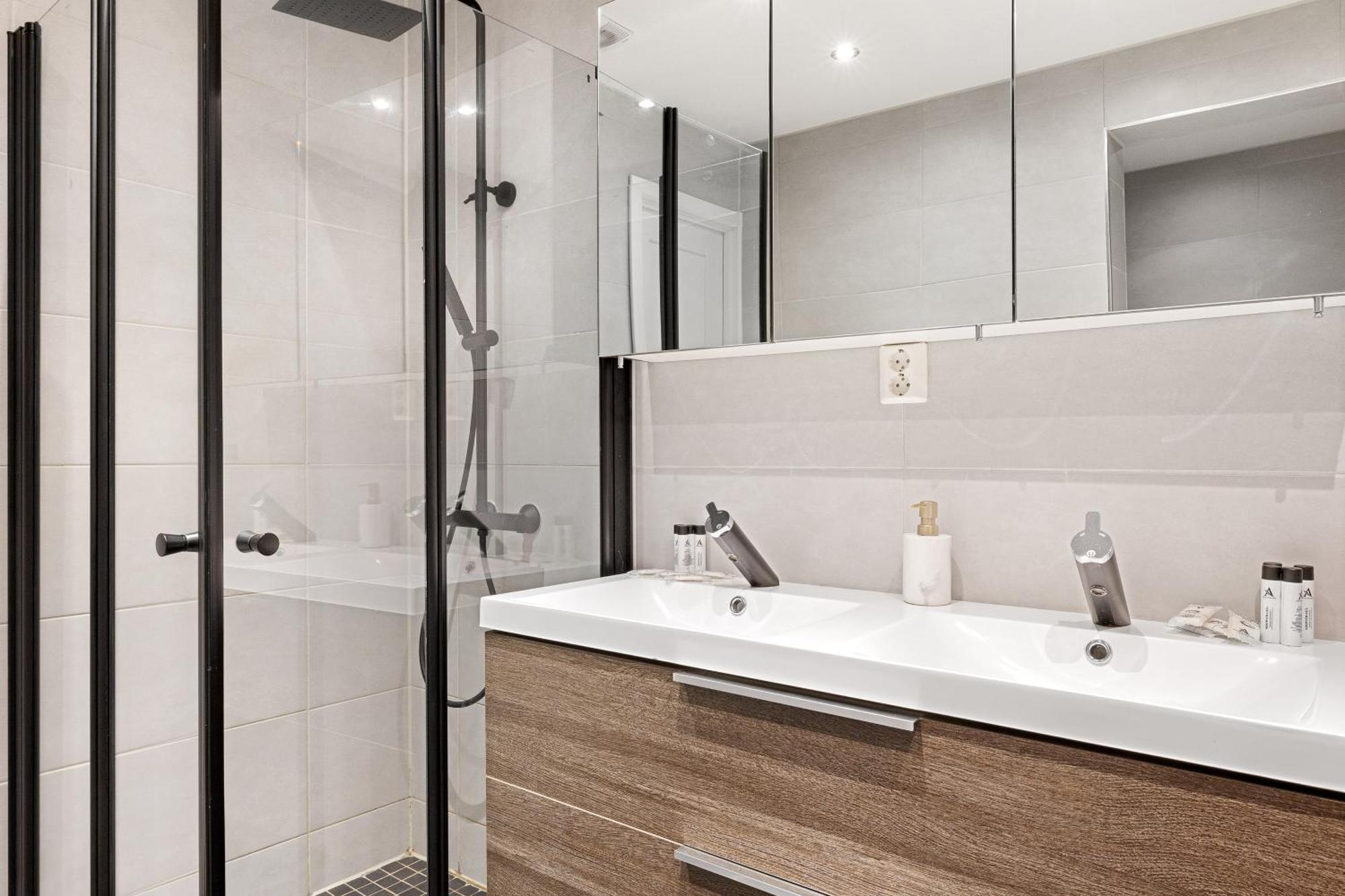 Homerentals L 120sqm Mid-central - King Beds - 500mbps Wi-fi * Bergen