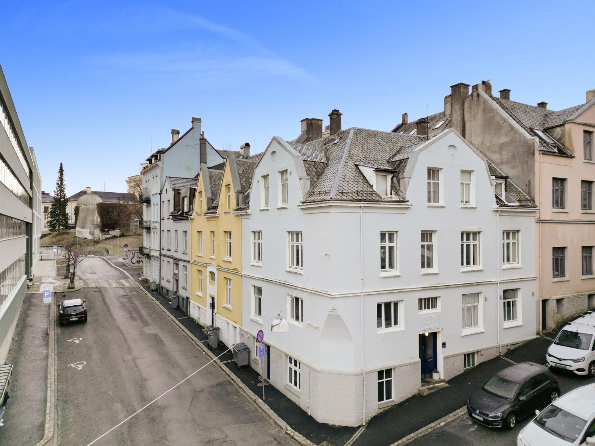 Homerentals L 120sqm Mid-central - King Beds - 500mbps Wi-fi Lägenhet