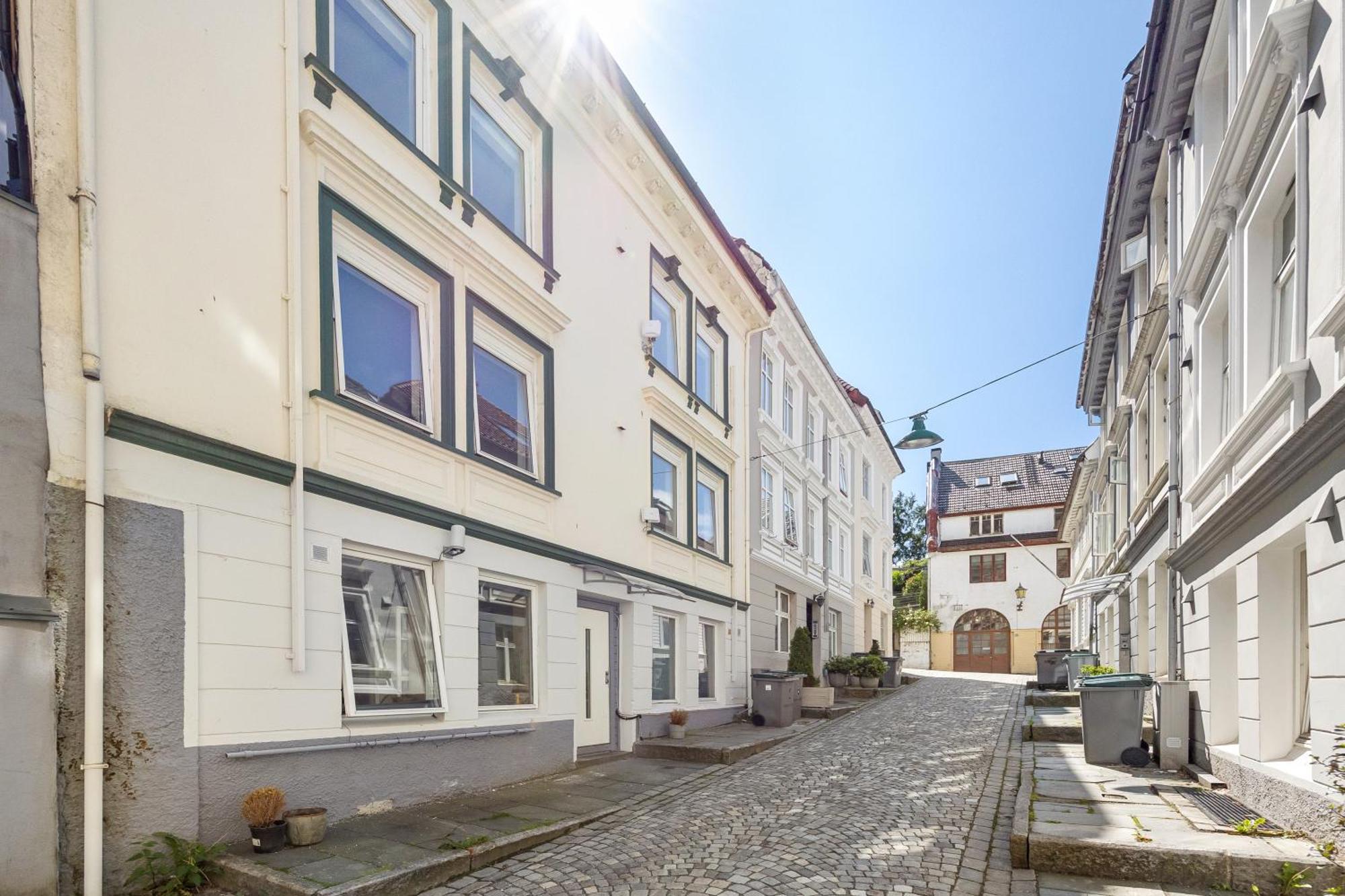 Renovated Jan 24 - Queen Beds - Behind Bryggen
