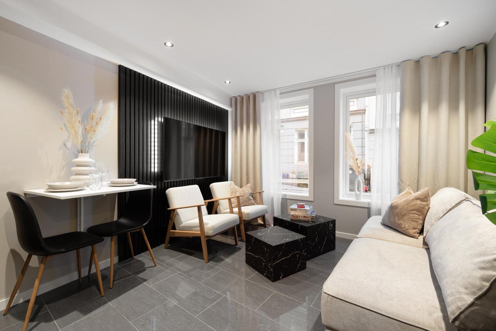 Renovated Jan 24 - Queen Beds - Behind Bryggen Apartment