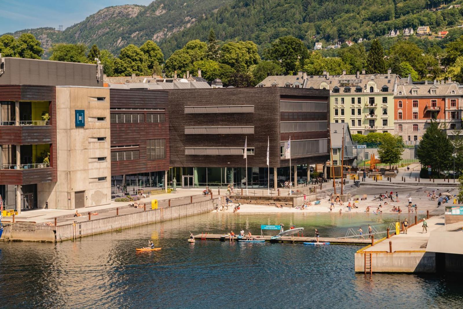I Topp Etasje Med Flott Stor Felles Takterrasse * Bergen