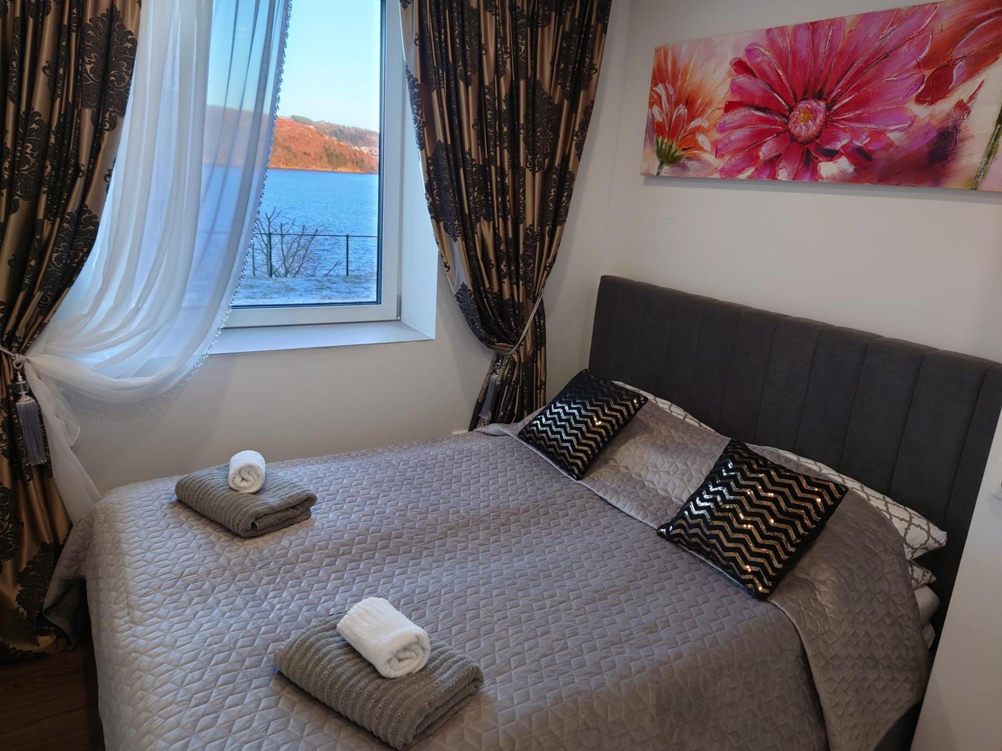 Sunrise - Self Check In - Free Parking Apartment
