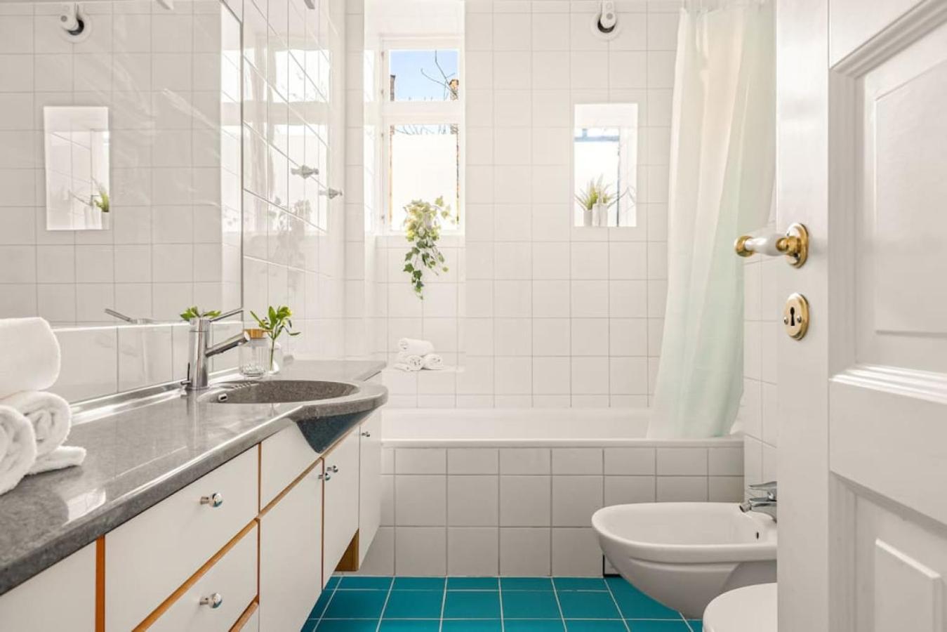 Dinbnb Homes I Historical 1896 Residential Apartment *