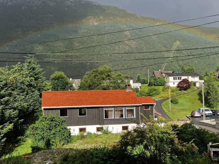 Cosy Ground Floor With Three Bedrooms *