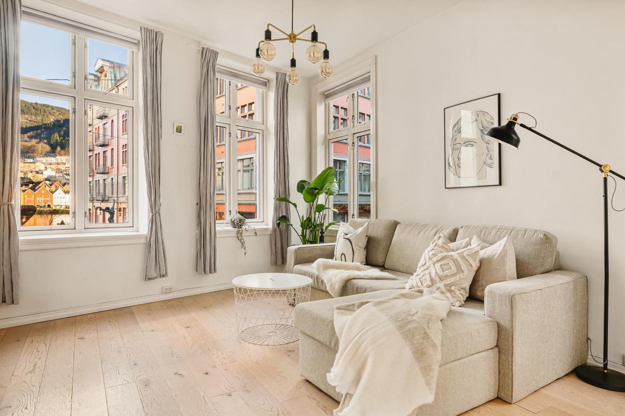 Apartment Live In Historic Building - View To Bryggen