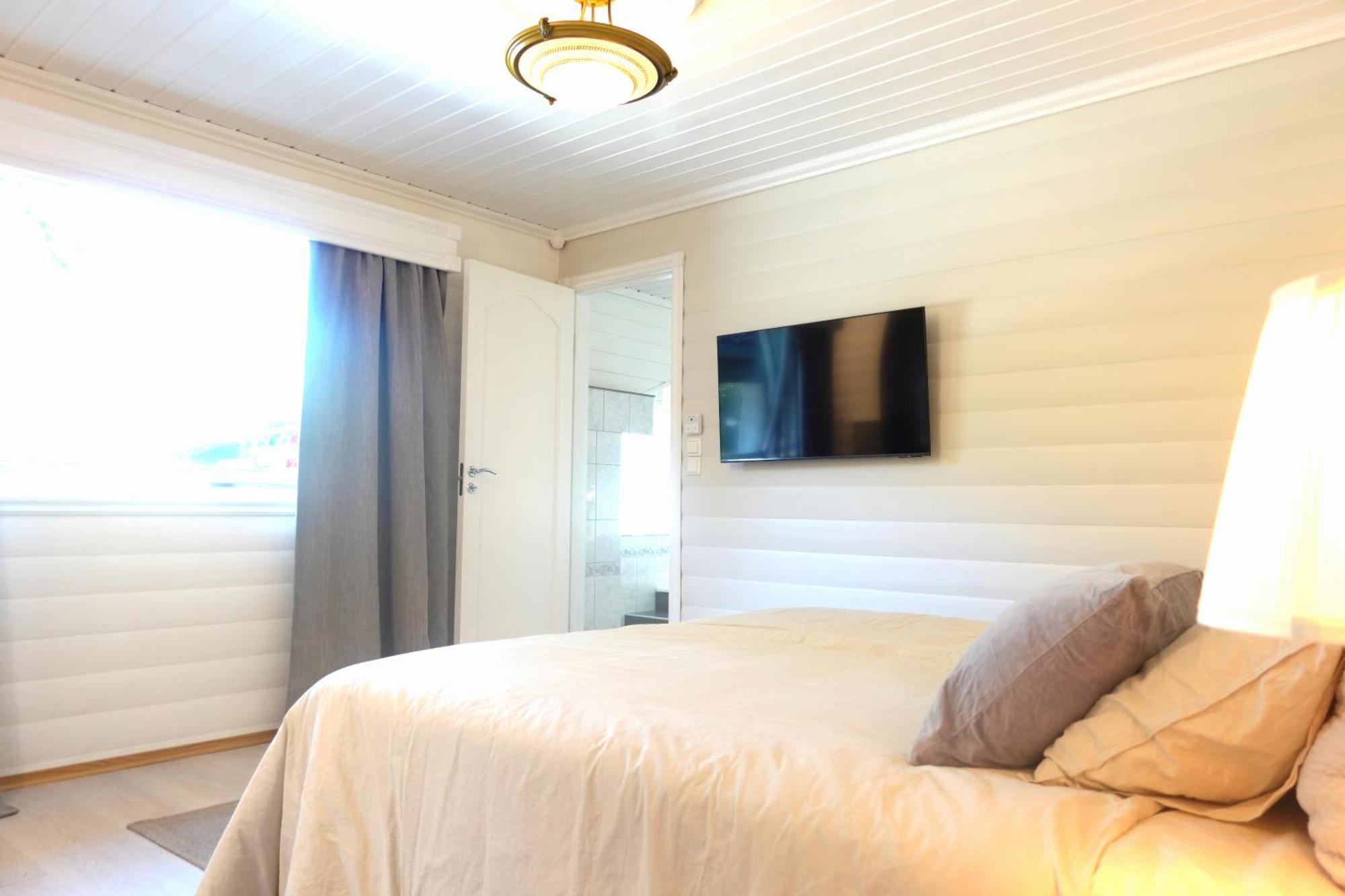 Arboretet: Seaside Retreat With Private Pool & Sauna In Bergen