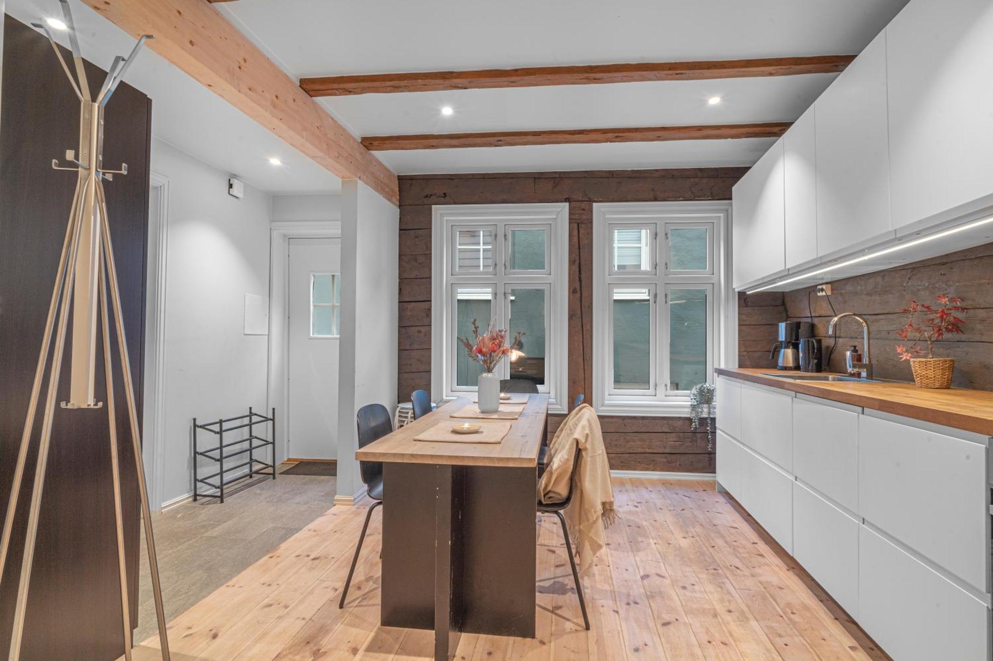 Four-story House! Newly Renovated! *