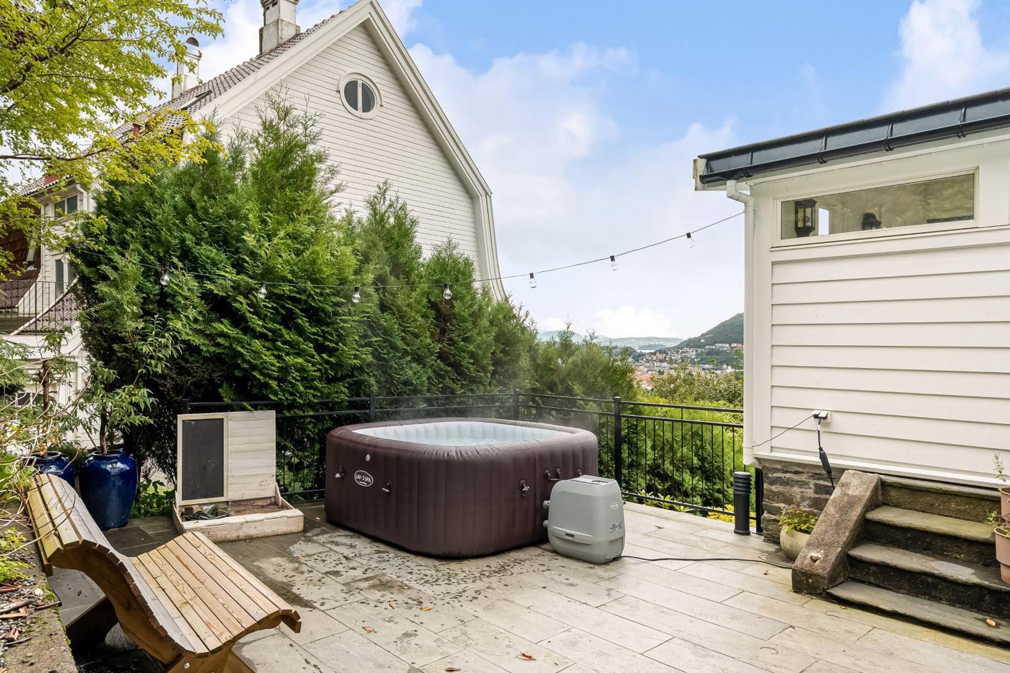 Villa Dinbnb Homes I Luxury With Hot Tub & Views