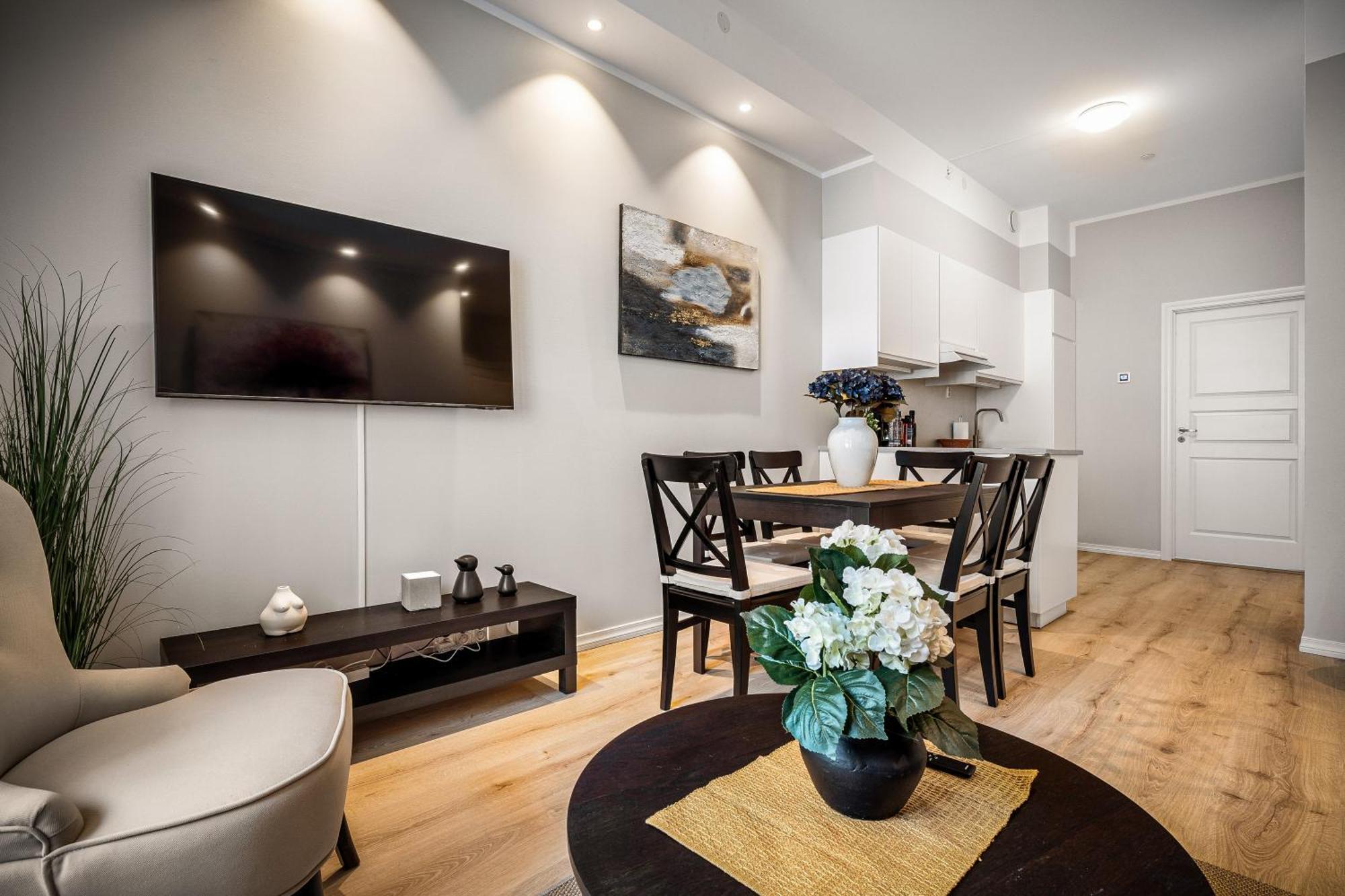 Corner Apartment *