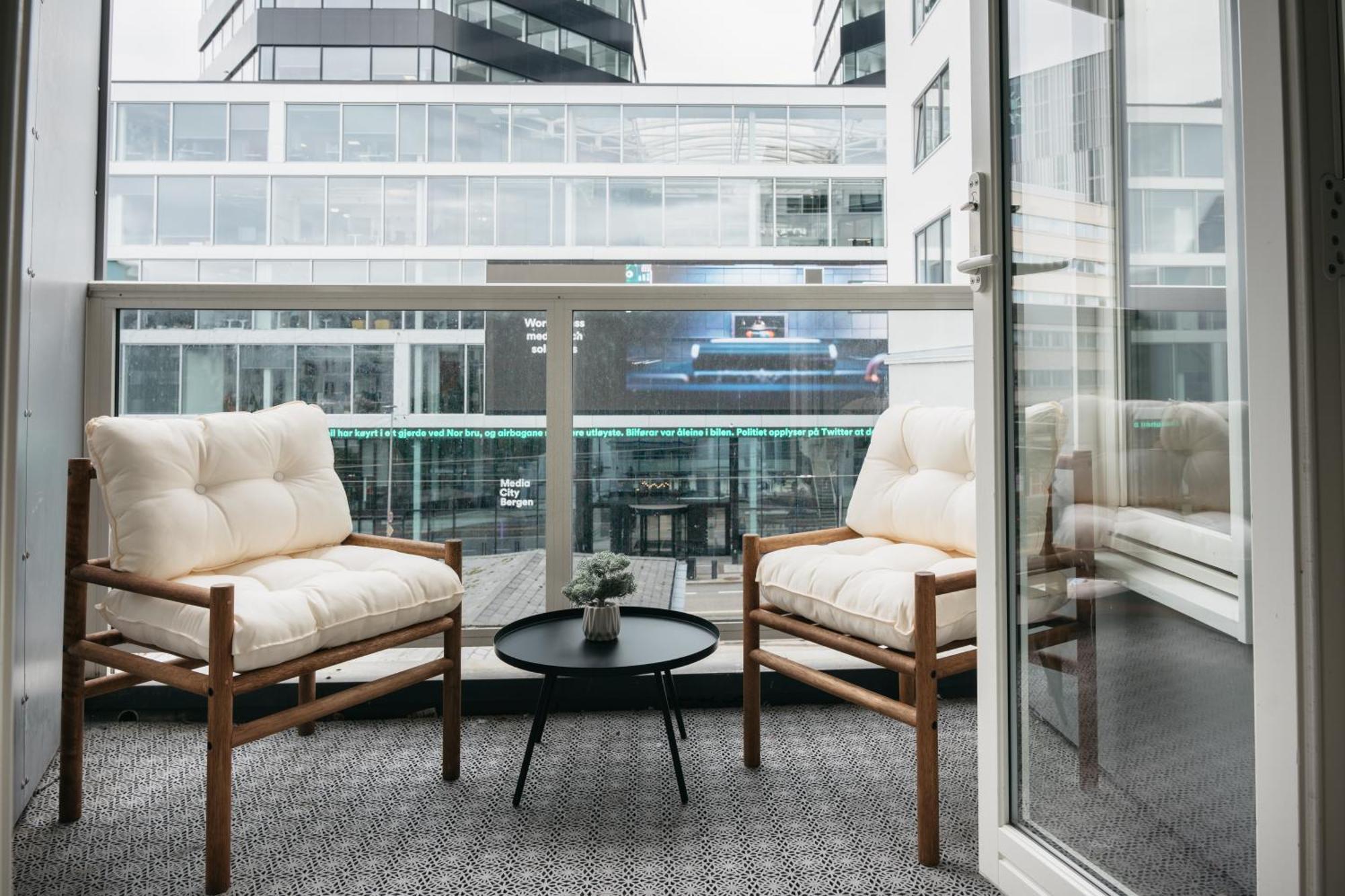 L Urban - Spacious With Private Terrace Apartment