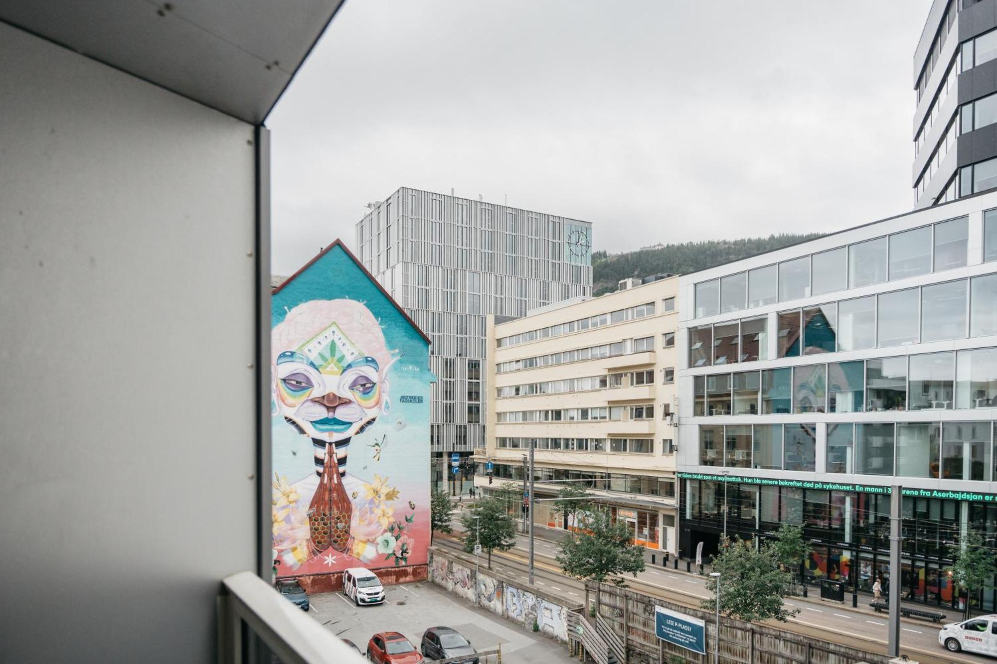 L Urban - Spacious With Private Terrace Apartment *