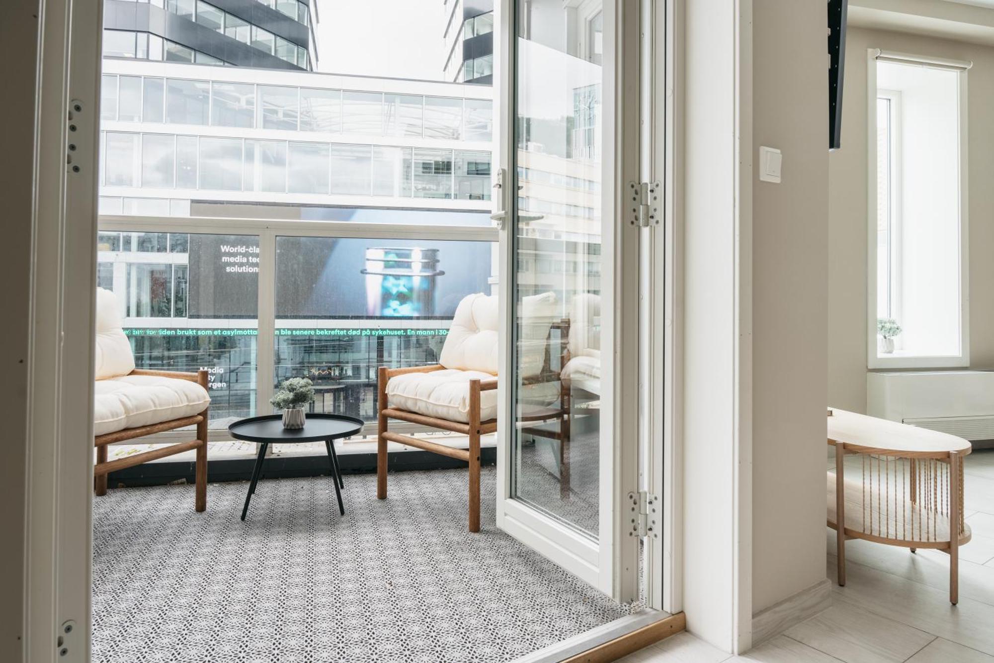 Apartment L Urban - Spacious With Private Terrace Bergen