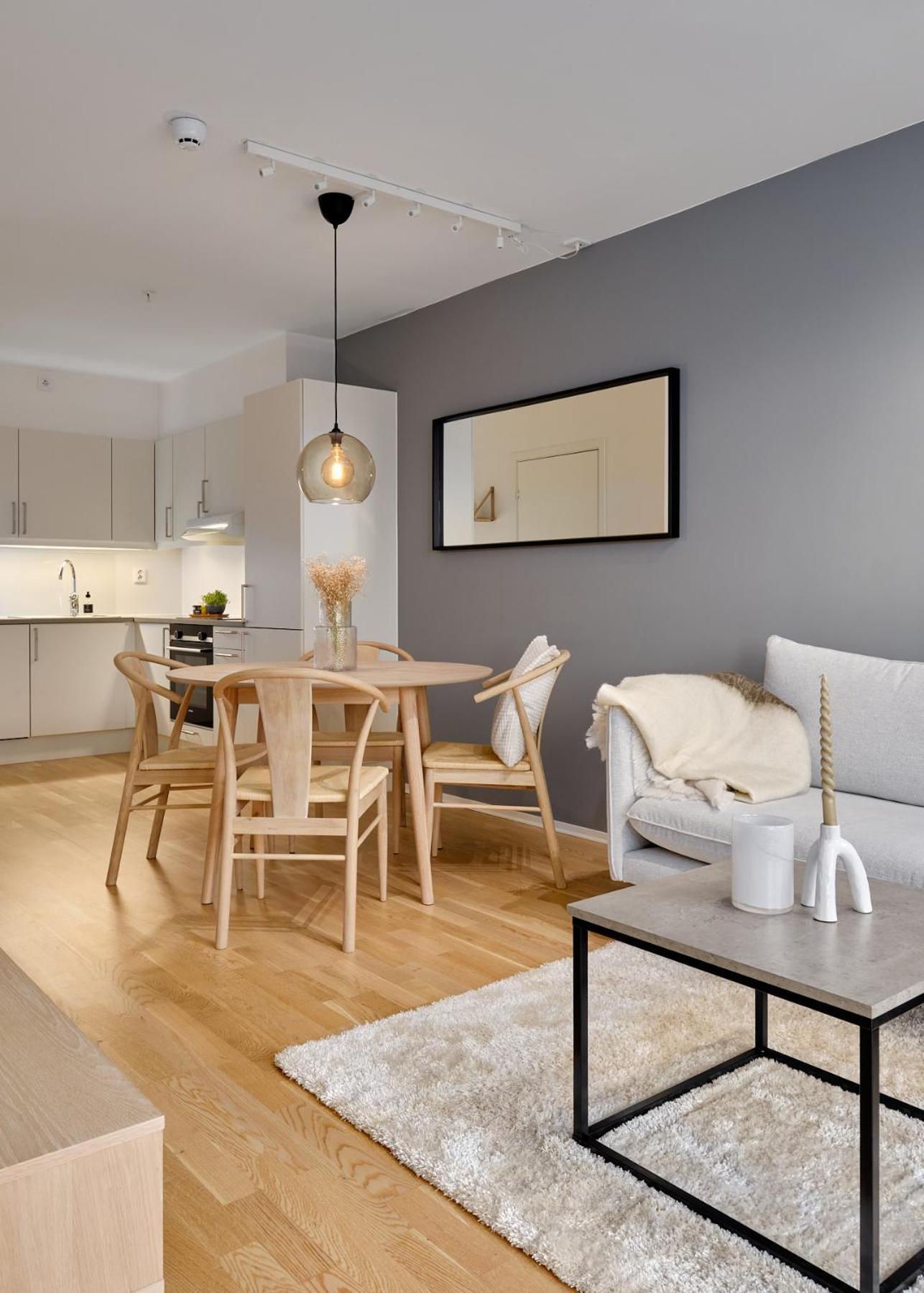 Stylish 2-br Retreat In Heart Of Vibrant Apartment *
