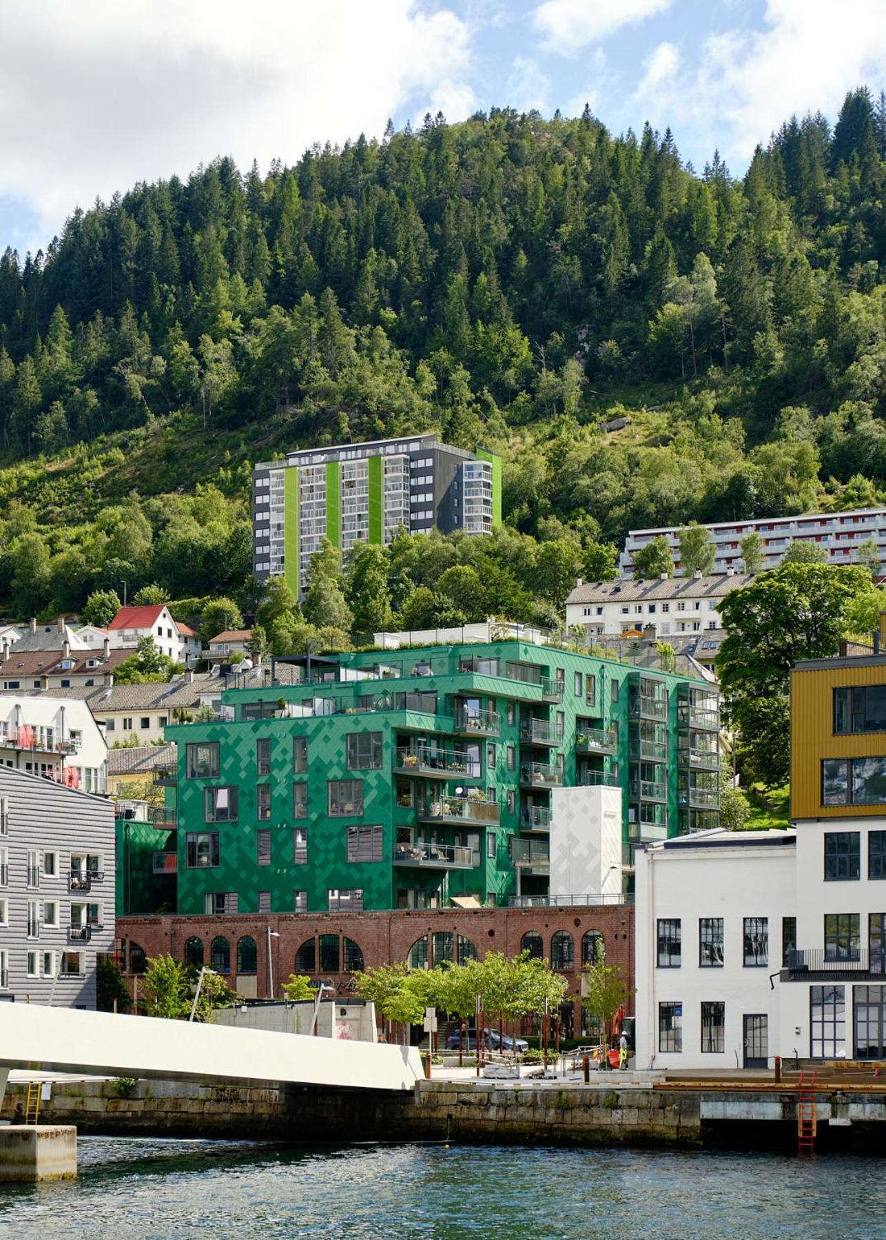 Stylish 2-br Retreat In Heart Of Vibrant Apartment