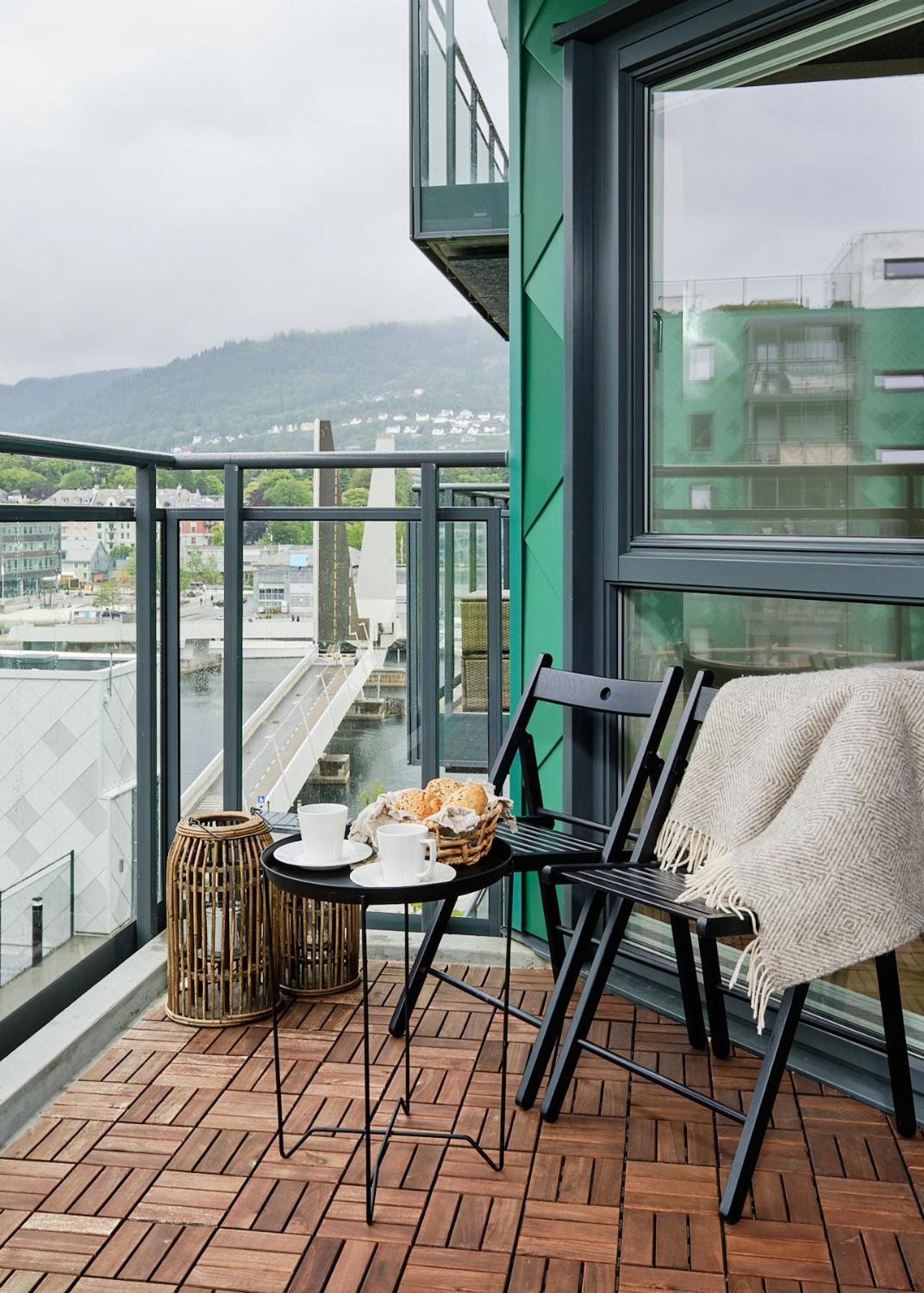 Stylish 2-br Retreat In Heart Of Vibrant