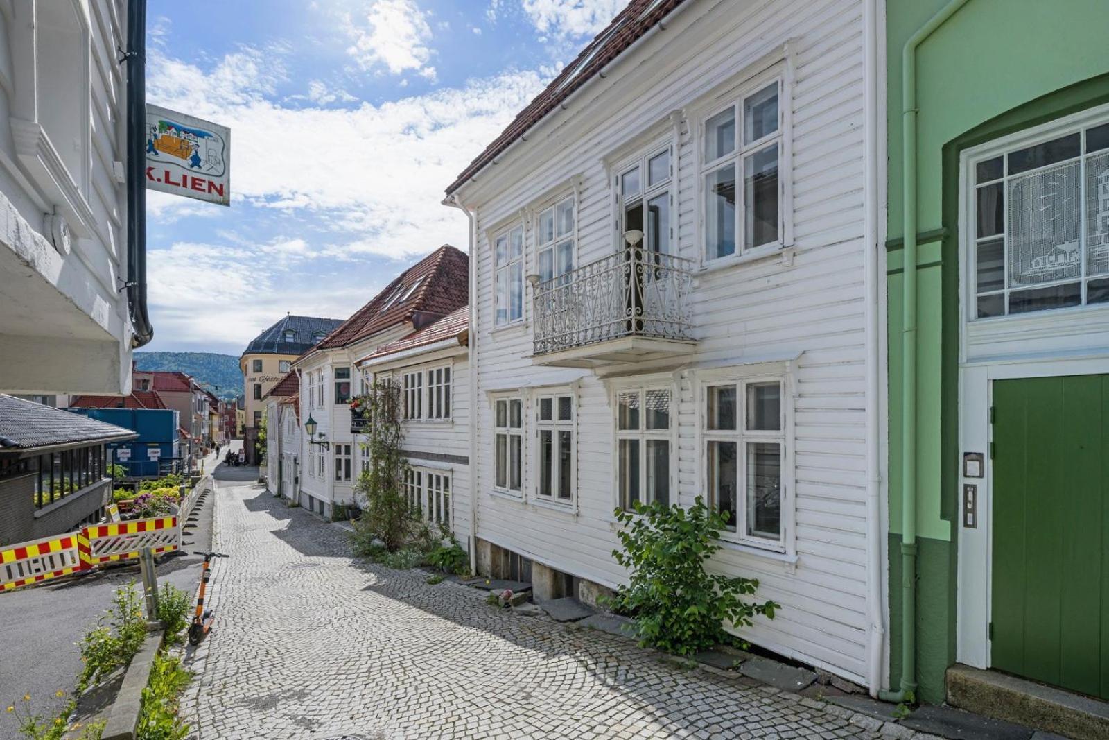 Spacious! 2024 Renovated! 4 Bedrooms! Apartment Bergen