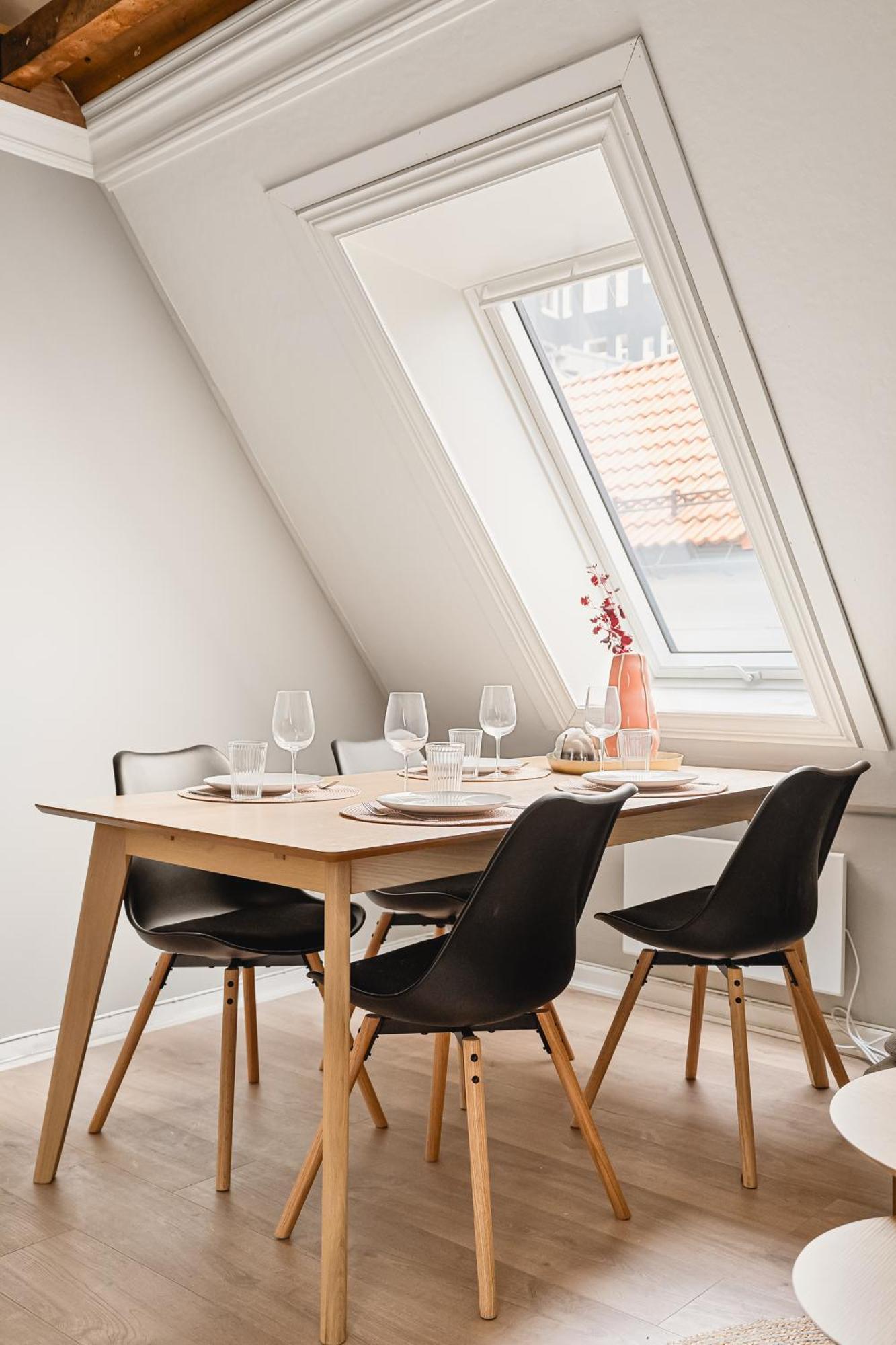 2024 Renovated Luxury Penthouse! Up To 9 Guests! Bergen