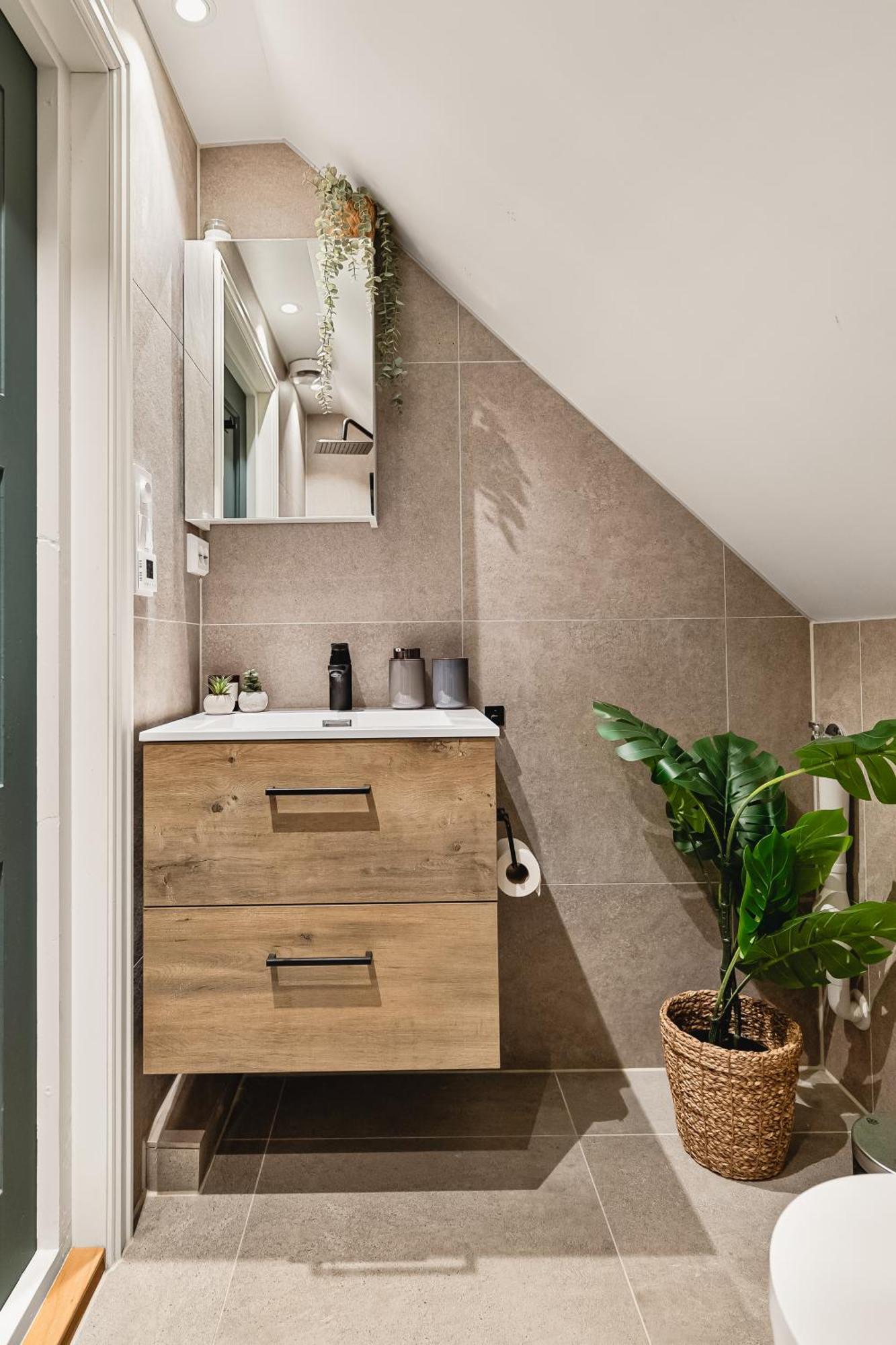 Apartment 2024 Renovated Luxury Penthouse! Up To 9 Guests! Bergen