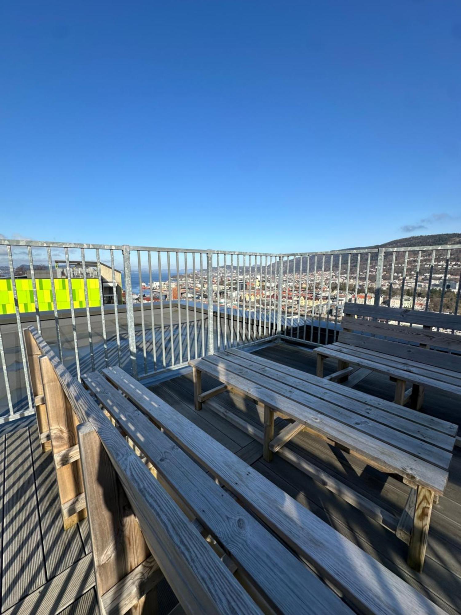 Apartment Med Nydelig Utsikt Over *
