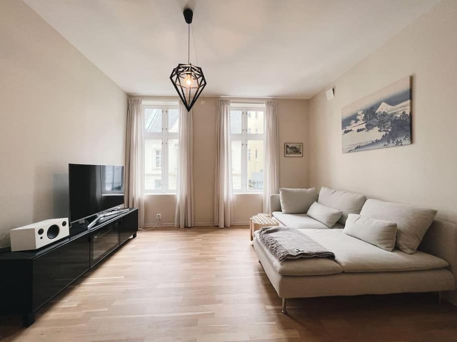Dinbnb I 500 M To Centrum I Shared Patio I Street Parking Lägenhet