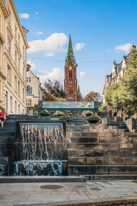Dinbnb I 500 M To Centrum I Shared Patio I Street Parking Lägenhet