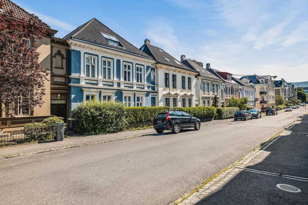 Dinbnb I 500 M To Centrum I Shared Patio I Street Parking Lägenhet