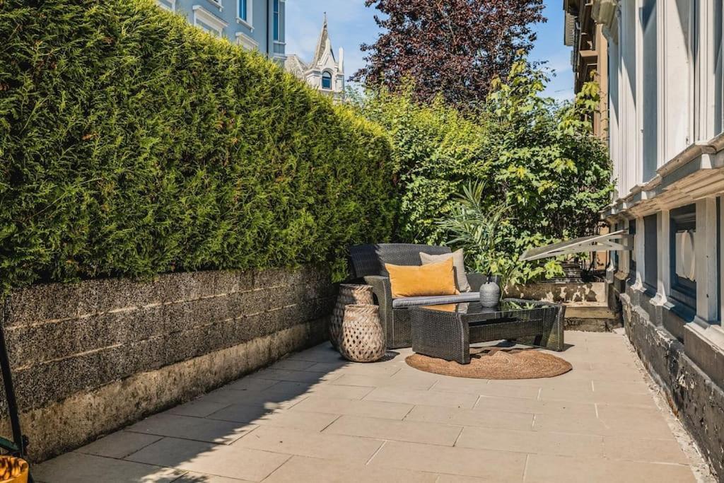 Dinbnb I 500 M To Centrum I Shared Patio I Street Parking Lägenhet