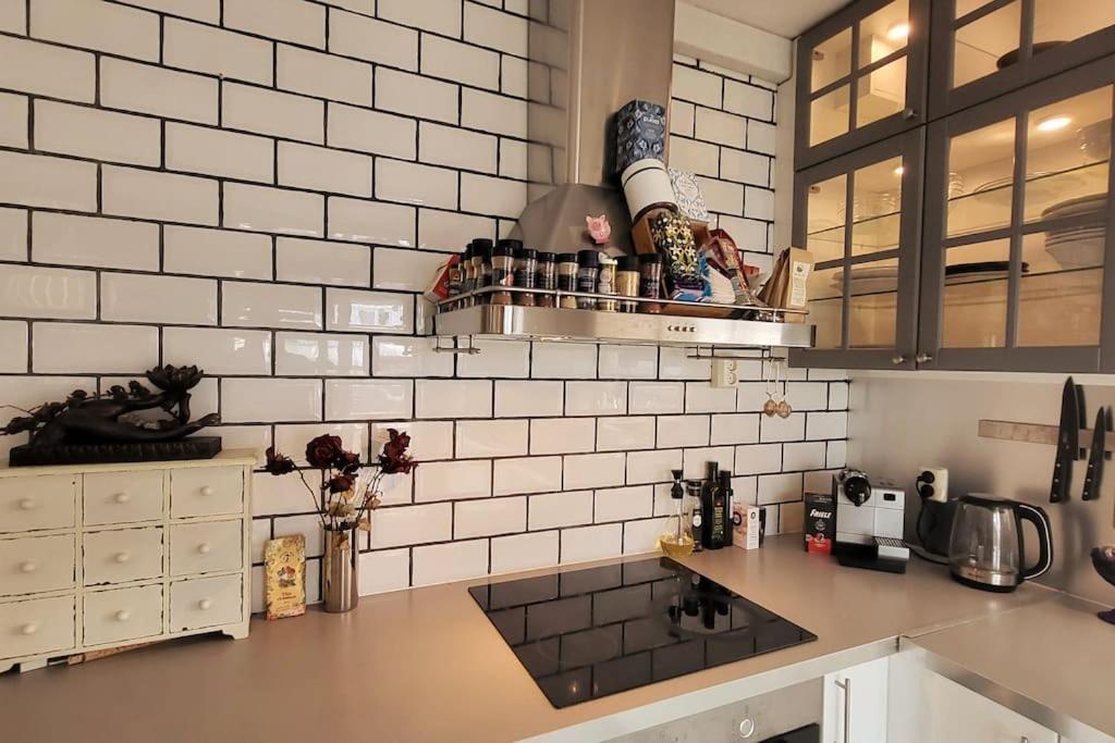 Apartment Superb And Central Place! Airb&b Favorite