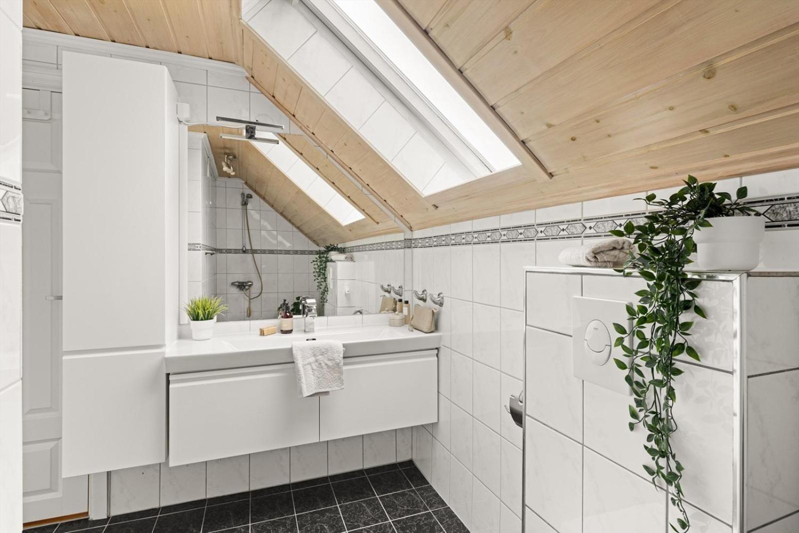A Beautiful 3-bedroom With Stunning Views And Free Parking Apartment Bergen