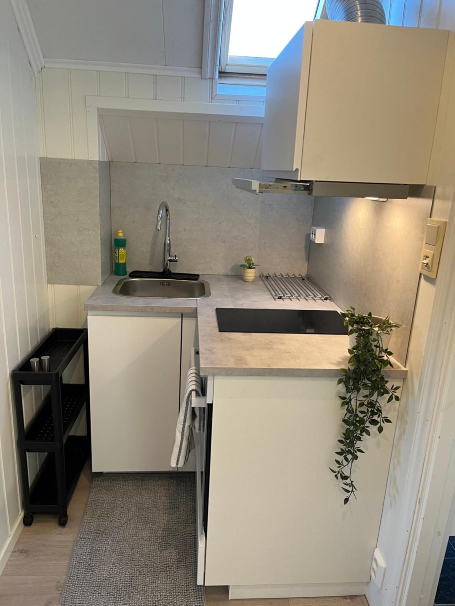 A Beautiful 3-bedroom With Stunning Views And Free Parking *