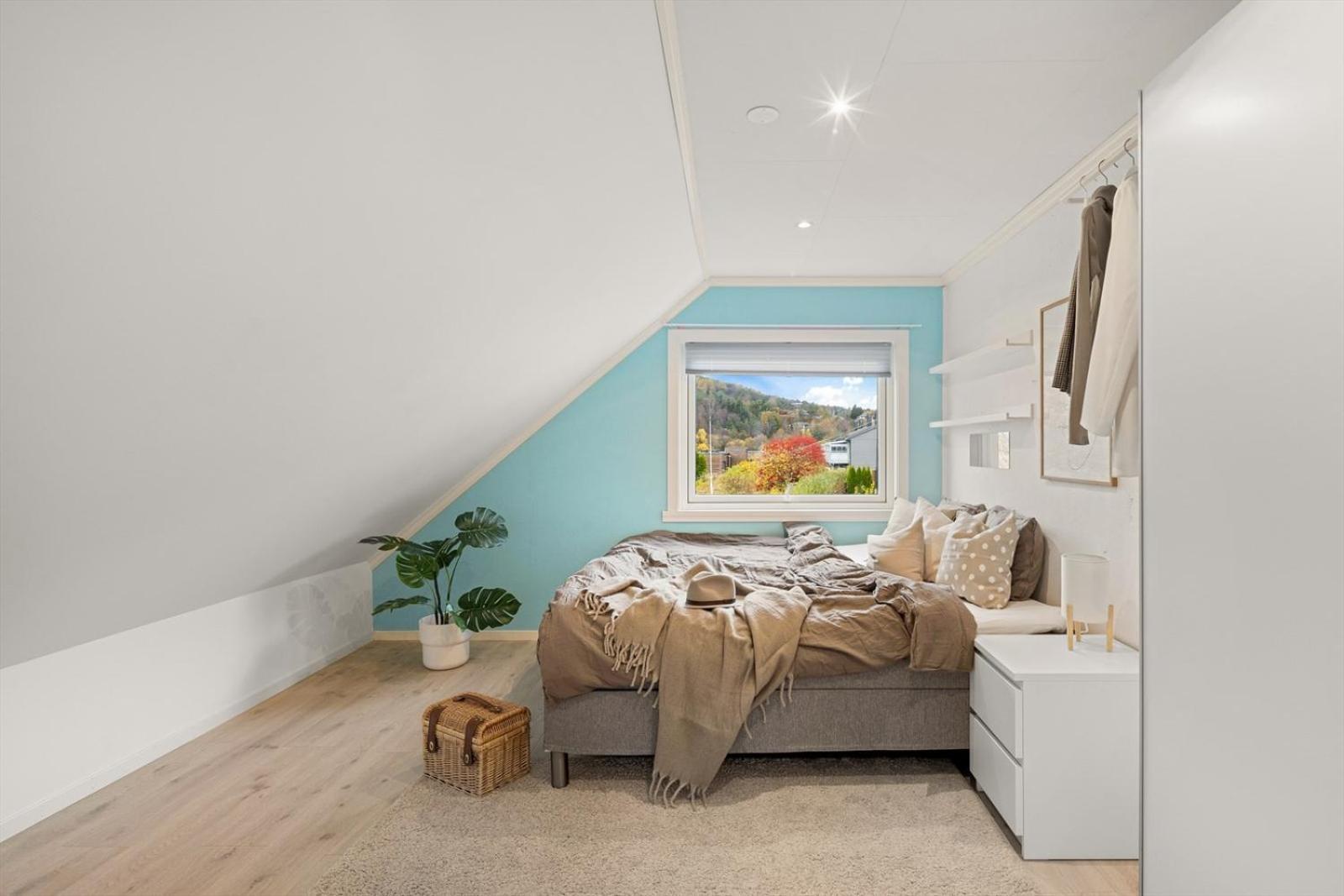 A Beautiful 3-bedroom With Stunning Views And Free Parking Apartment *