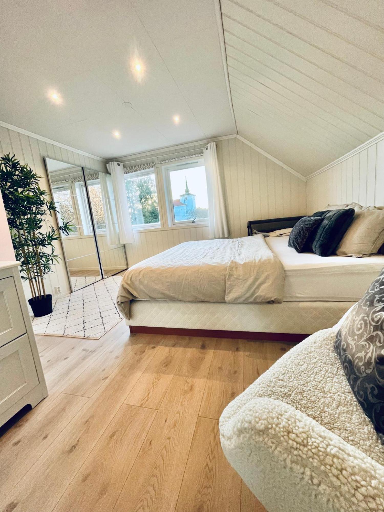 Apartment A Beautiful 3-bedroom With Stunning Views And Free Parking Bergen