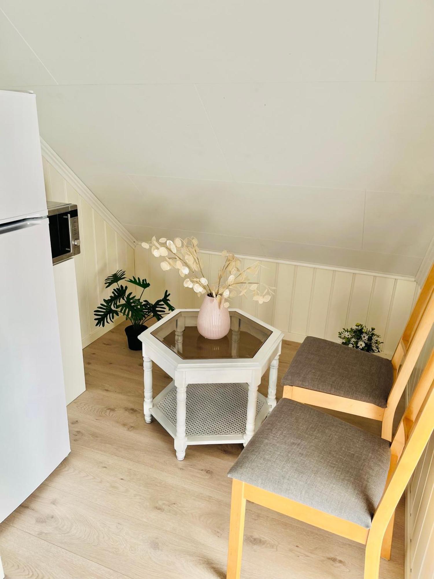 A Beautiful 3-bedroom With Stunning Views And Free Parking Apartment
