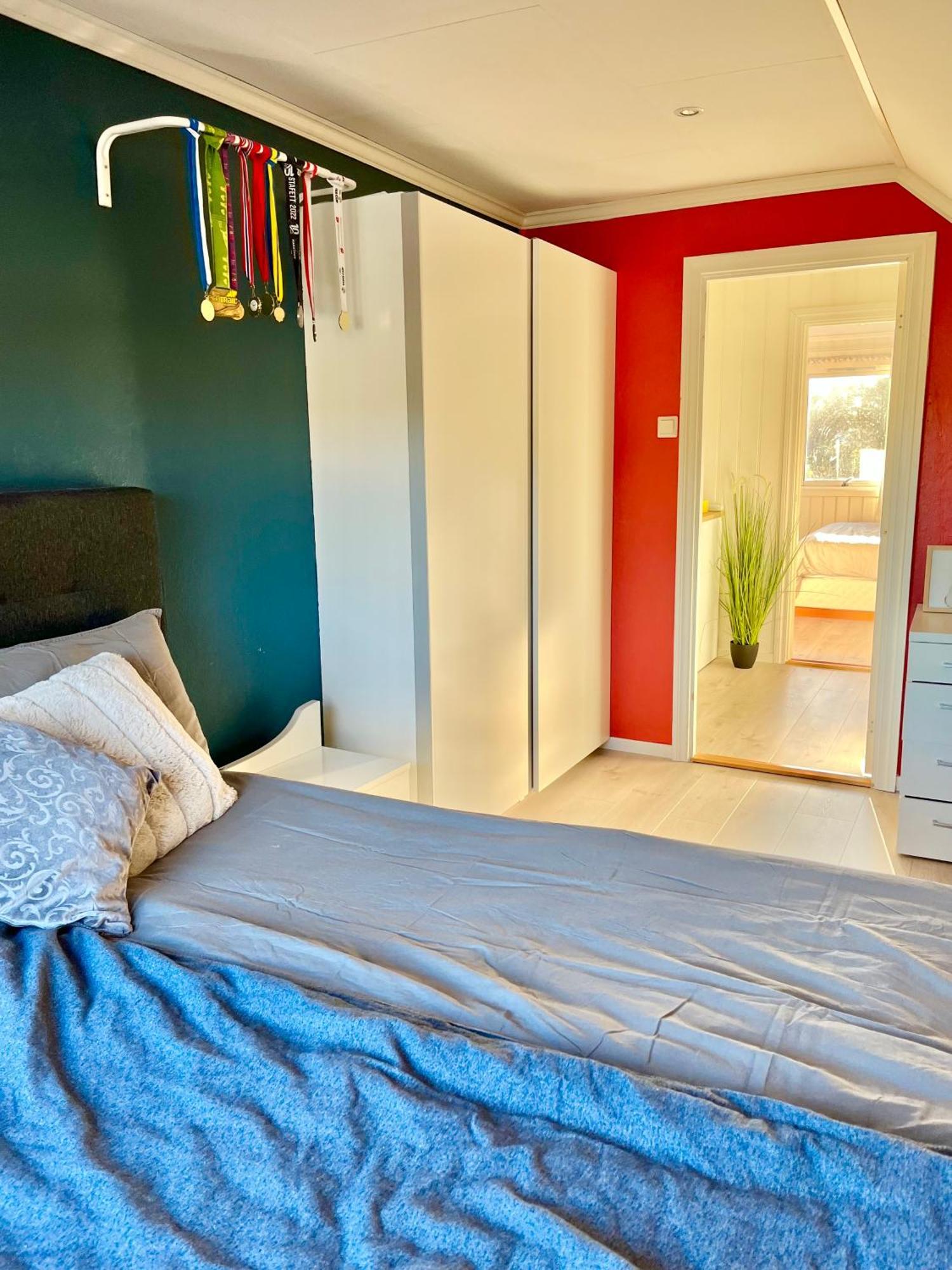 Apartment A Beautiful 3-bedroom With Stunning Views And Free Parking *