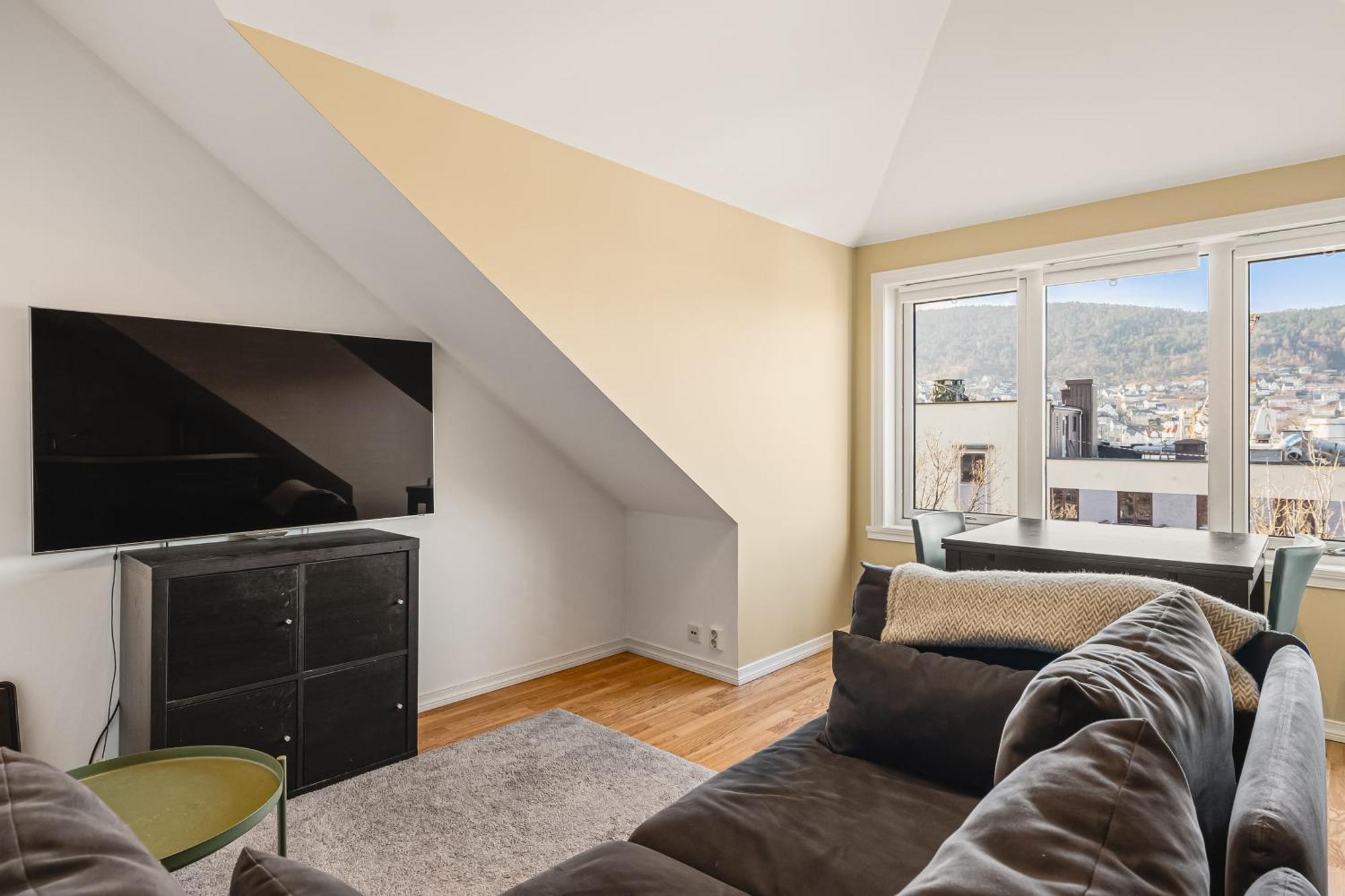 Appartement Dinbnb I Dockside With Modern Kitchen And Workspace