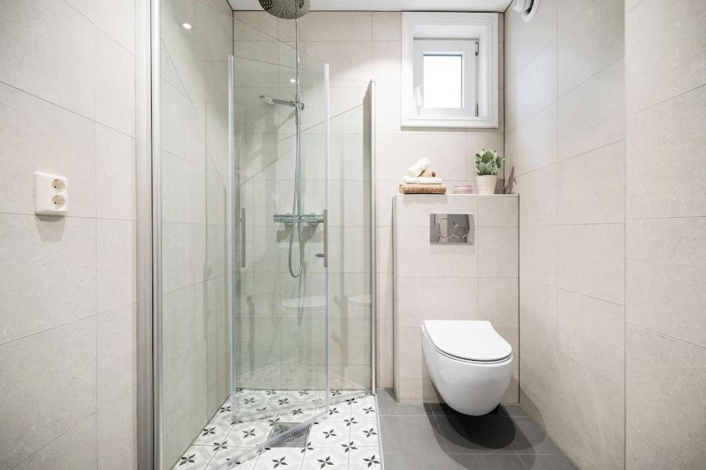 Apartment Dinbnb I 104 Sqm Of Comfort I 450m To I Bathtub