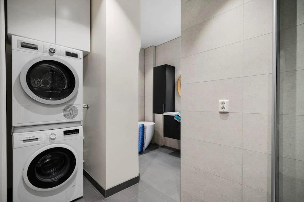 Apartment Dinbnb I 104 Sqm Of Comfort I 450m To I Bathtub *