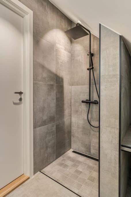 Modern New Townhouse City Centre Apartment