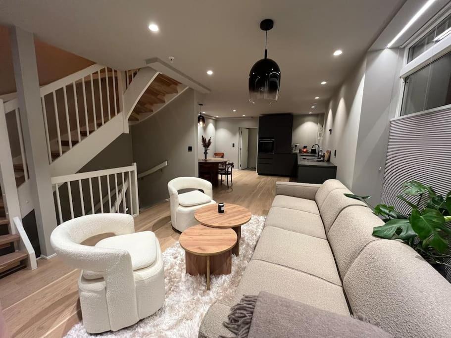 Modern New Townhouse City Centre Apartment