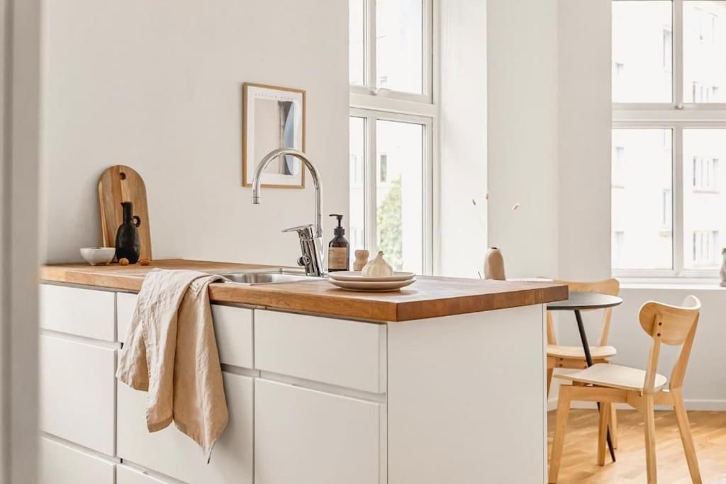 Centrally Located - Beautiful & Bright * Bergen