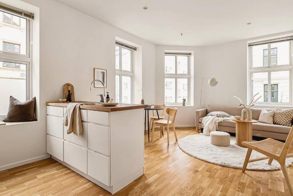 Centrally Located - Beautiful & Bright Bergen