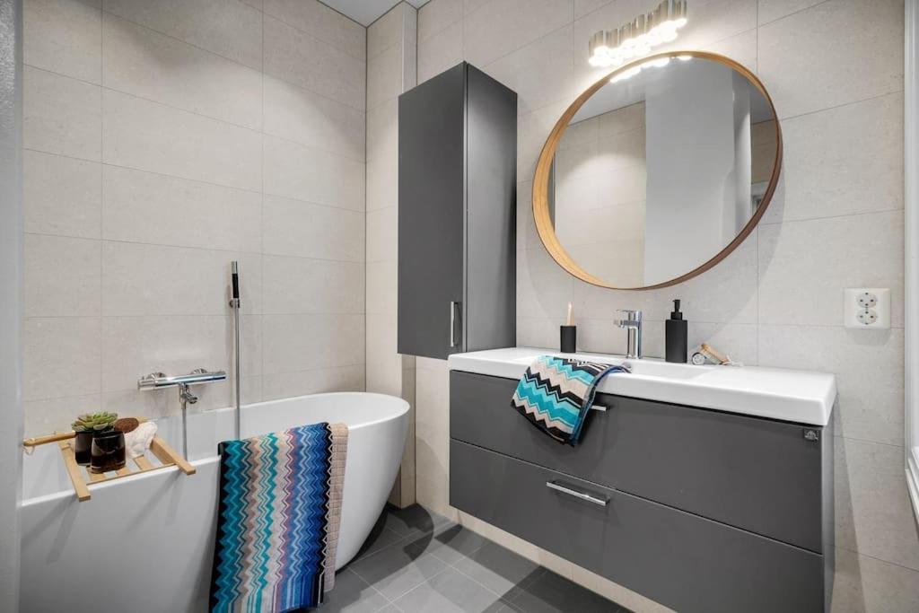 Dinbnb I 104 Sqm Of Comfort I 450m To I Bathtub Apartment Bergen