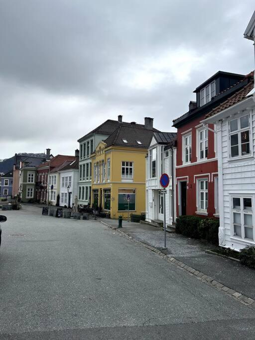 Cozy In Popular Street *