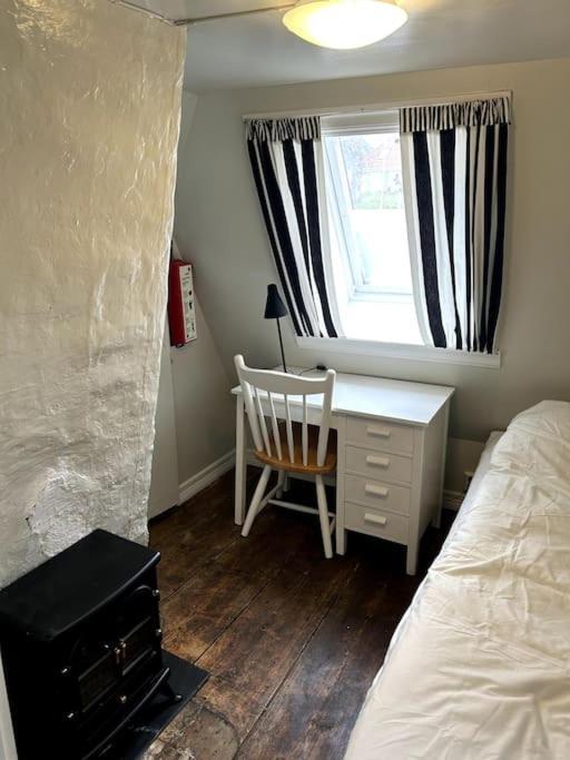 Cozy In Popular Street Apartment *
