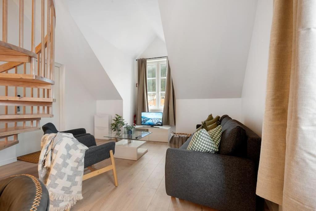 New! Well Eqipped Three Bedroom Penthouse!