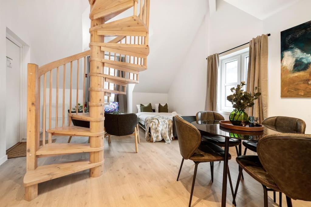 Apartamento New! Well Eqipped Three Bedroom Penthouse! *