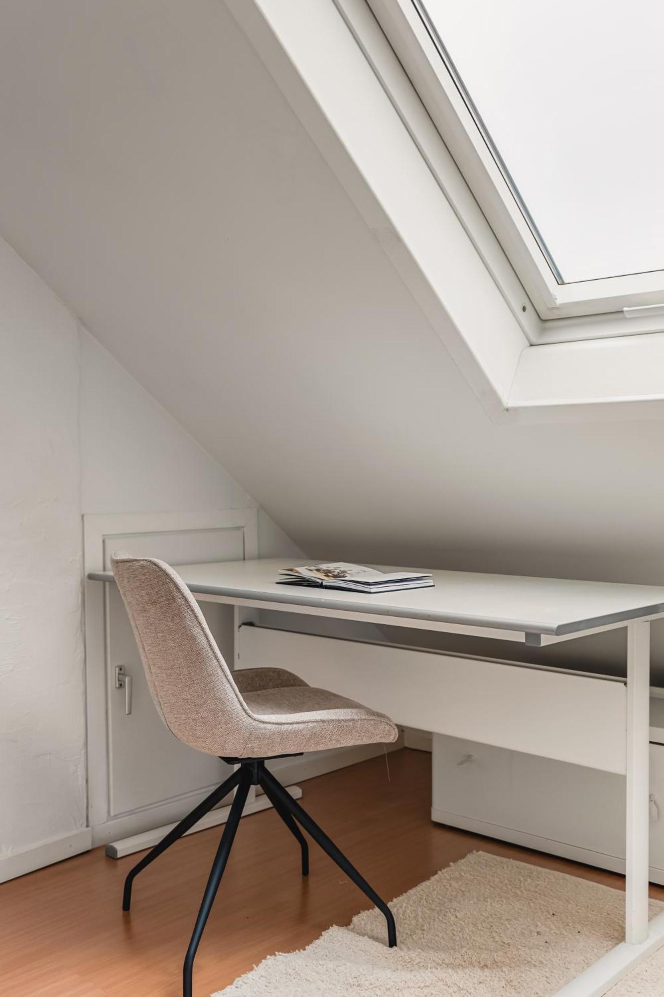 2-story Top Floor I 3x Work Space I Shared Garden *